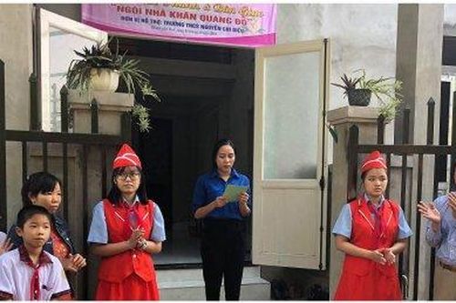 Chính trị - Xã hội An sinh xã hội Khánh thành nhà Khăn quàng đỏ cho gia đình em Hoàng Diệu Phương