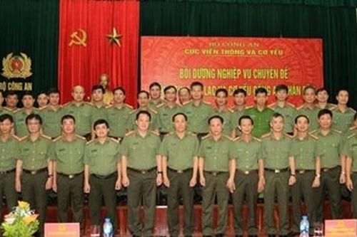 Bồi dưỡng nghiệp vụ về thông tin liên lạc và cơ yếu