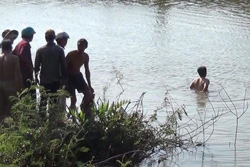 Nghệ An: Bố mẹ đi làm xa, bé trai 9 tuổi khuyết tật ở nhà đi tắm suối chết đuối