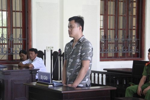Mâu thuẫn khi đi ăn ngô nướng, nam thanh niên đâm chết người