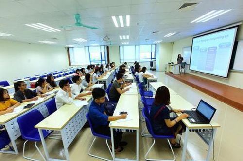 Giảng viên có diện tích làm việc 10 m2: Sinh viên 'gánh' khoản đóng