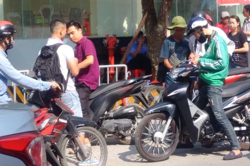 Phải trả thêm tiền nếu để tài xế Grab chờ quá 5 phút