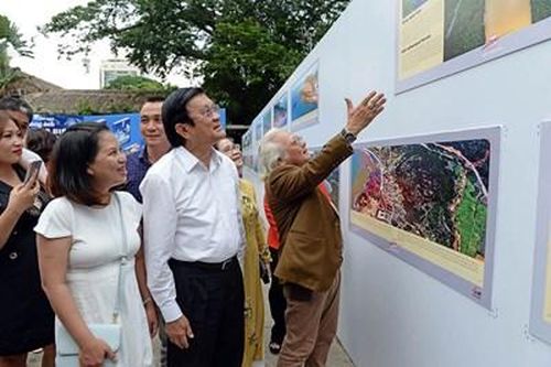 Nhà báo Giản Thanh Sơn triển lãm và ra mắt sách 'Không ảnh đảo và bờ biển Việt Nam'