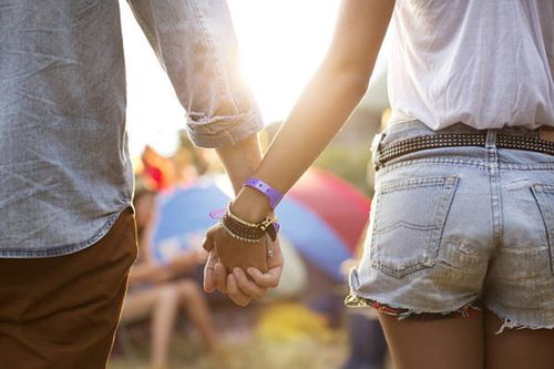 Ai cũng chê bạn gái tôi xấu khiến tôi hoang mang dao động