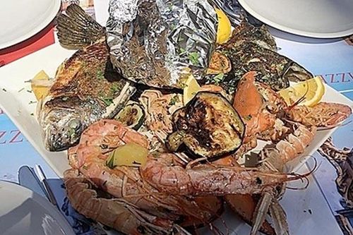 Thử 1 lạng , khách Việt bị nhà hàng ép trả tiền gần 5 kg hải sản