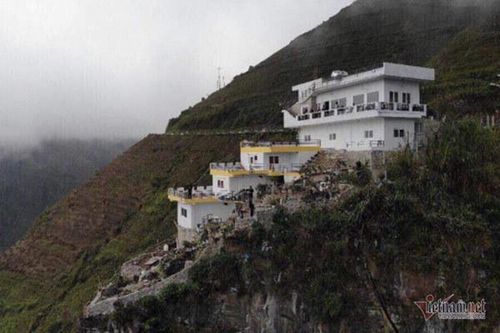 2 năm liên tiếp Sở báo sai, Hà Giang vẫn để 7 tầng mọc trên đỉnh Mã Pí Lèng
