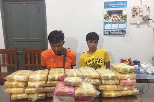 Bắt 2 đối tượng vận chuyển 215.000 viên ma túy tổng hợp