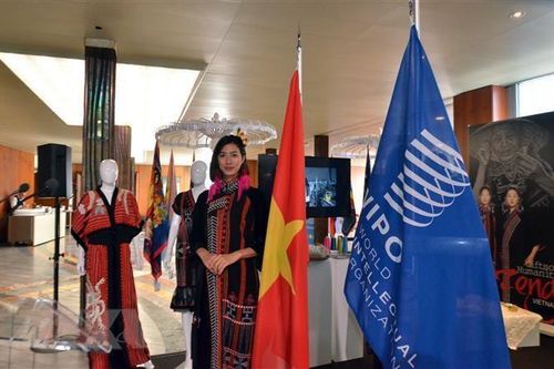 Triển lãm tơ lụa, thổ cẩm Việt Nam trong khuôn khổ kỳ họp thứ 59 WIPO