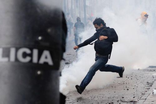 Ecuador ban bố tình trạng khẩn cấp vì biểu tình