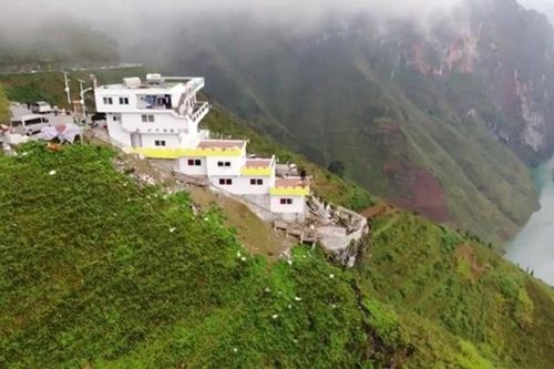 Thành lập đoàn kiểm tra công trình 7 tầng chưa được cấp phép xây dựng trên đèo Mã Pí Lèng