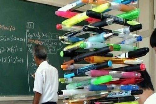 'Giết' thời gian, học sinh tạo ra 'tuyệt tác' ngay trong lớp học khiến cư dân mạng hết lời ngợi khen