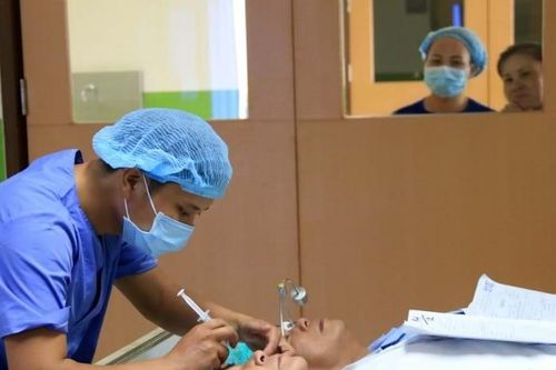 Gặp ai, hỏi gì trước khi mổ cườm khô?