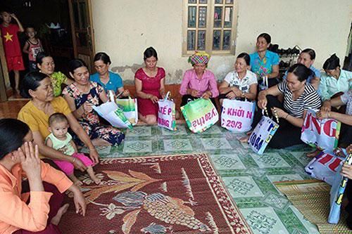 Phụ nữ Tủa Chùa chung tay chống rác thải nhựa, túi nilon