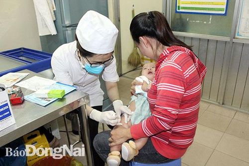 Tiêm chủng để bảo vệ trẻ và cả cộng đồng