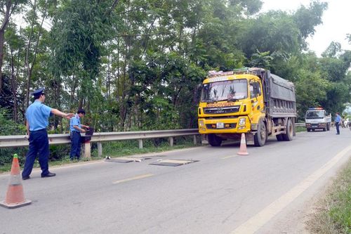 Khó kiểm soát xe tải cơi nới thùng thành