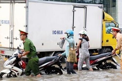 Đượm nghĩa đồng bào trong đợt triều cường lịch sử