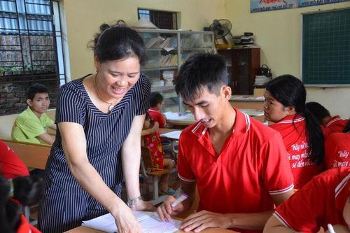 Thắp sáng ước mơ cho những 'vầng trăng khuyết'