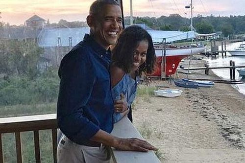 Vợ chồng Obama mừng 27 năm ngày cưới