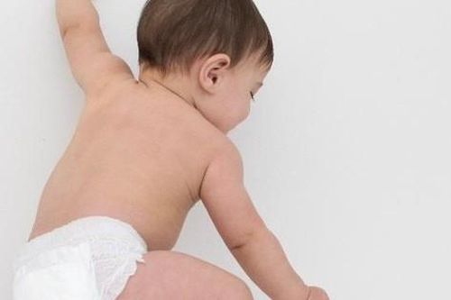 Đừng để tã xệ, vón cục ảnh hưởng xấu đến vận động của trẻ
