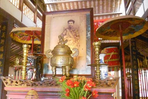 Vị hổ tướng lấy đùi làm gối cho vua ngủ