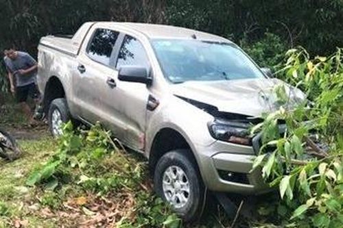Vợ chồng tử vong khi xe máy đối đầu ôtô bán tải