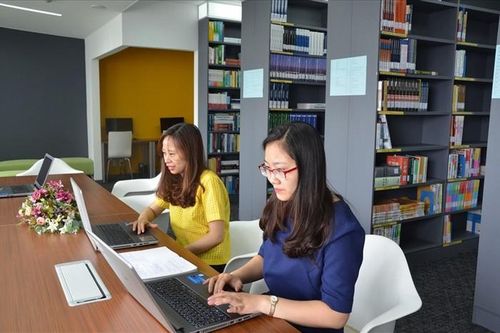Giảng viên có diện tích làm việc 10 m2: 'Cải cách' khiến tư duy thụt lùi