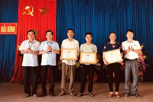 Khen thưởng ba công dân cứu trẻ em khỏi đuối nước