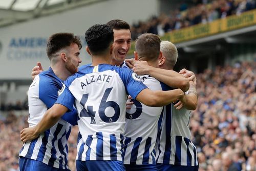 Brighton đè bẹp Tottenham 3-0