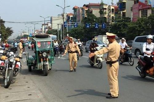 Đề xuất CSGT được trang bị thêm súng ngắn, súng trường, súng tiểu liên