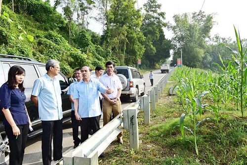 Thường trực Tỉnh ủy làm việc tại xã Kim Quan
