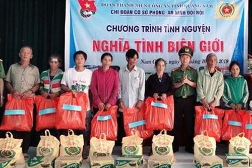 Tuổi trẻ Công an Quảng Nam đến với đồng bào vùng biên giới