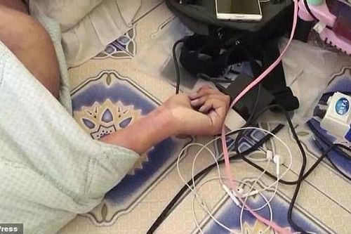 Tử vong vì chơi điện tử trên điện thoại đang sạc pin