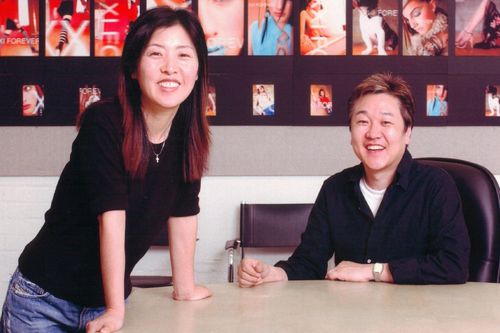 Tuổi trẻ từng đi lau chùi thuê của vợ chồng nhà sáng lập Forever 21