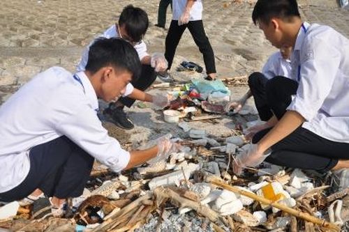 'Bãi biển ngập rác – Nhận thức của tôi – Hành động của bạn'