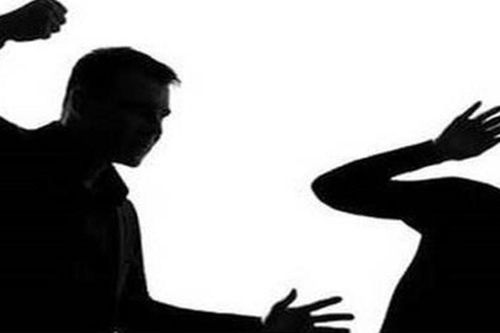 Rúng động một phụ nữ bị cướp đập búa đinh vào đầu, bóp cổ trong nhà