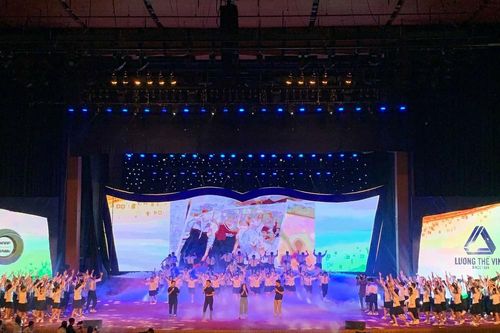 Ấm áp kỷ niệm của các thế hệ học sinh với thầy Văn Như Cương