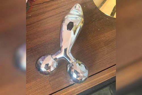 Ông chồng tưởng máy mát-xa của vợ là đồ chơi tình dục, dân mạng cười ra nước mắt