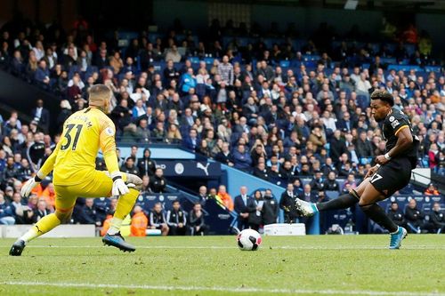 Wolves gây địa chấn đánh gục Man City