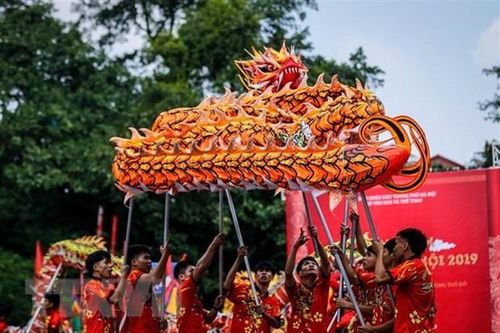 Không gian đi bộ hồ Hoàn Kiếm rộn ràng Liên hoan múa Rồng