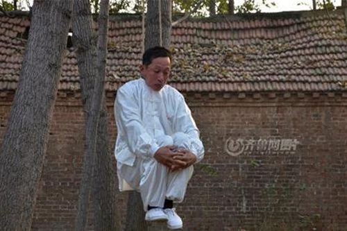 Lời giải cho tuyệt kỹ treo cổ luyện công của Nhất Long