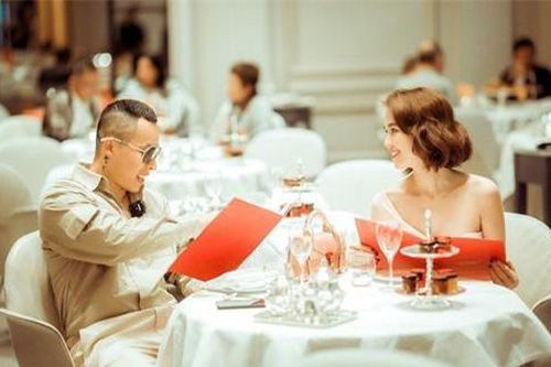 Tiếp tục chơi sang bỏ ra 110 triệu để ở 1 đêm trong khách sạn tại Paris, Ngọc Trinh đã làm những gì trong đó?