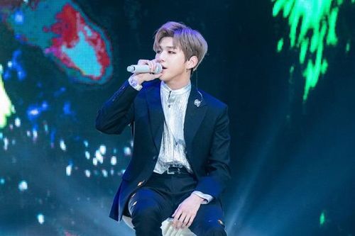 Đánh bại dàn visual BTS, Kang Daniel tiếp tục dẫn đầu BXH thần tượng với số tuần liên tiếp đáng gờm