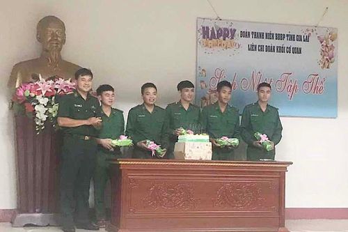 'Sinh nhật tập thể': Món quà ý nghĩa của lính Biên phòng Gia Lai