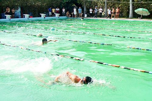 Có đủ điều kiện mới tổ chức dạy bơi