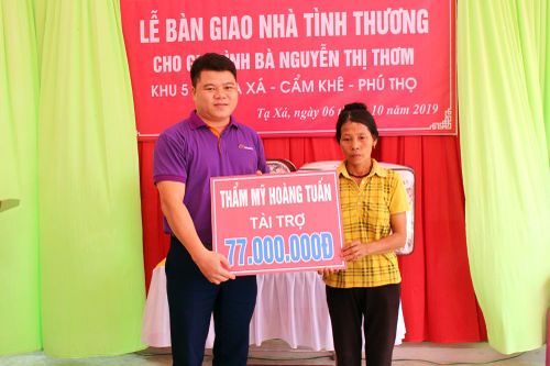 Bàn giao nhà tình thương tại huyện Cẩm Khê