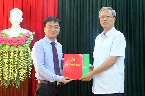 Công bố quyết định về công tác cán bộ