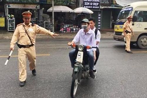 Vượt đèn đỏ - xin đừng nhanh một giây mà chậm cả đời!