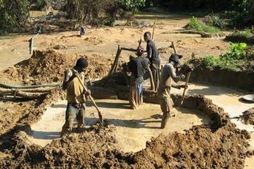 20 phu đào vàng bị sát hại dã man trong rừng sâu