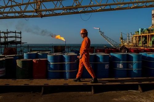 Iran tuyên bố duy trì bán dầu bằng mọi giá