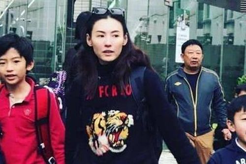 Trương Bá Chi khoe ảnh hiếm hoi của con trai thứ ba